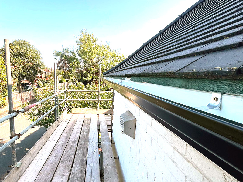 Stainless steel guttering
